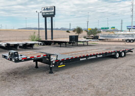 Landoll 930E-51-15 hydraulic traveling tail trailer - 01 top view, driver side