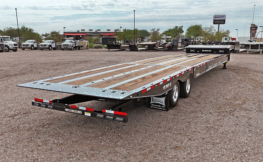 Landoll-930E-51-15-hydraulic-traveling-tail-trailer-for-sale-06-back-view