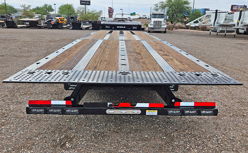 Landoll-930E-51-15-hydraulic-traveling-tail-trailer-for-sale-09-rear-view-hydraulic-tail-bumper