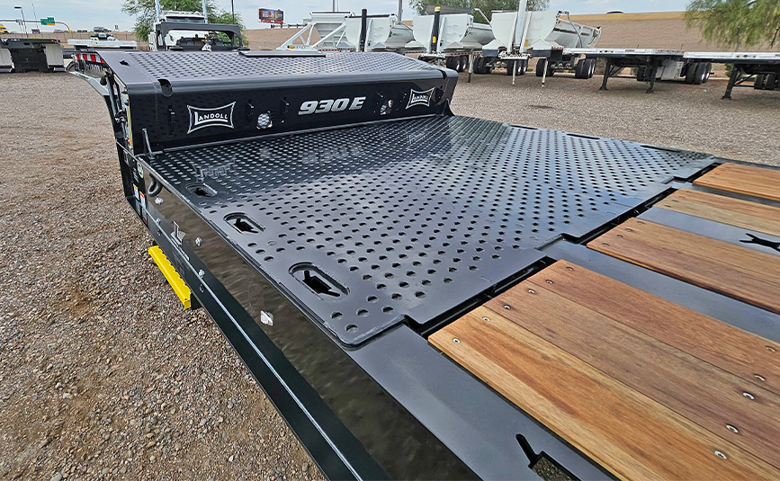 Landoll-930E-51-18-hydraulic-traveling-tail-trailer-for-sale-18-upper-deck-ramp