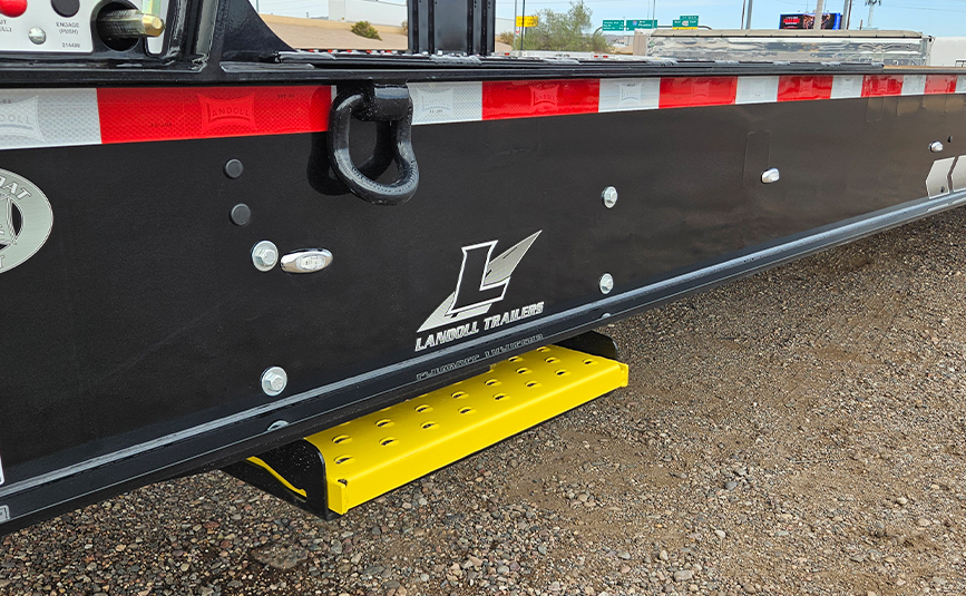 Landoll-930E-51-19-hydraulic-traveling-tail-trailer-for-sale-19-pull-out-side-step