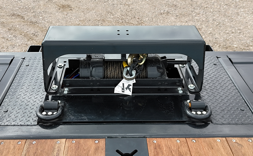 Landoll-930E-51-20-hydraulic-traveling-tail-trailer-for-sale-25-winch