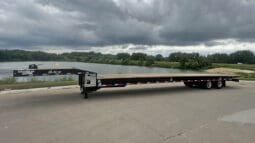 Black XL 80 SA trailer parked on asphalt.