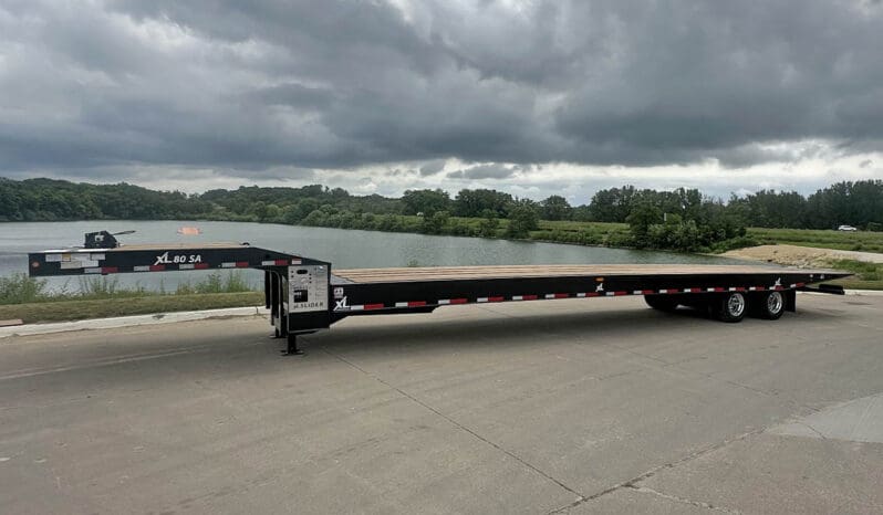 Black XL 80 SA trailer parked on asphalt.