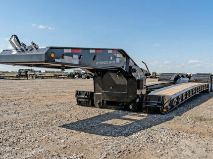 Alpha HD 110 HDG SF 18 55 ton lowboy trailer - 01 - front view, gooseneck