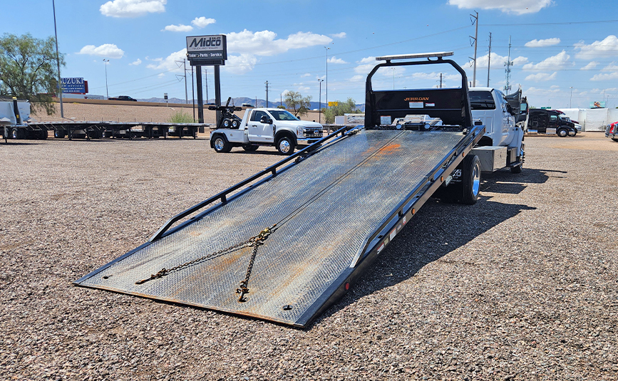 2023 Ford F650 used Jerrdan rollback tow truck - 07 - rollback tilted down