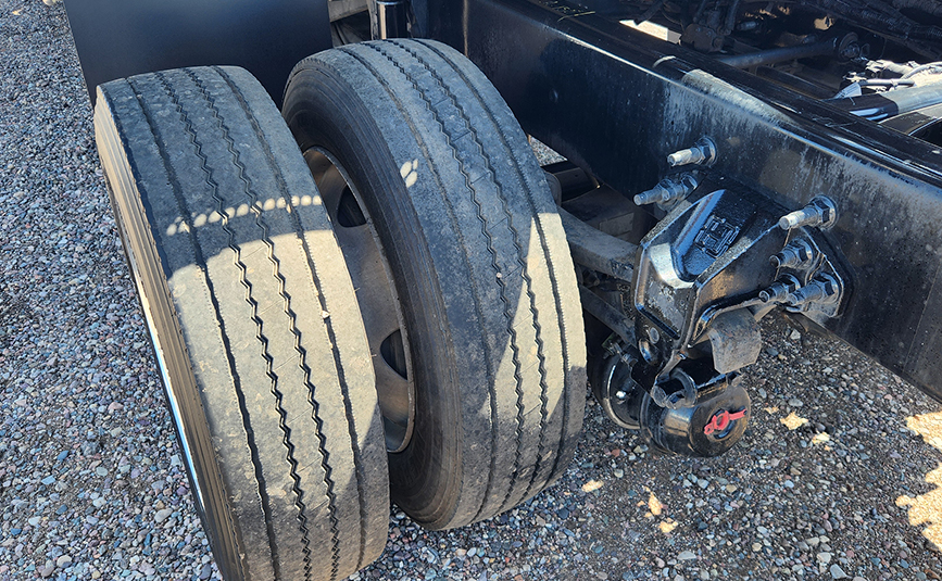 2023 Ford F650 used Jerrdan rollback tow truck - 10 - tires