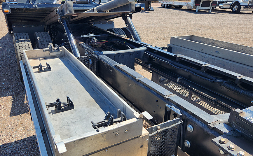 Ford F560 rollback tow truck for sale - Jerr-Dan - 11 - top tray storage