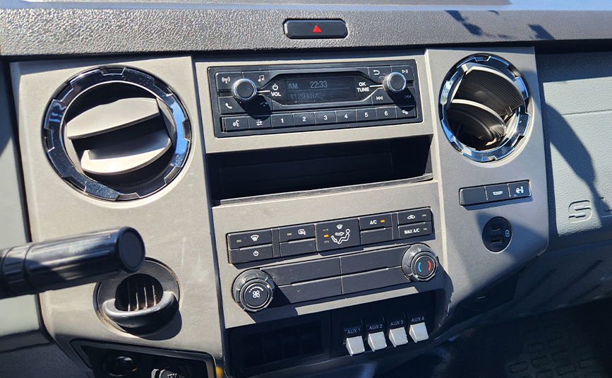 Ford F560 rollback tow truck for sale - Jerr-Dan - 23 - dashboard, radio, climate controls