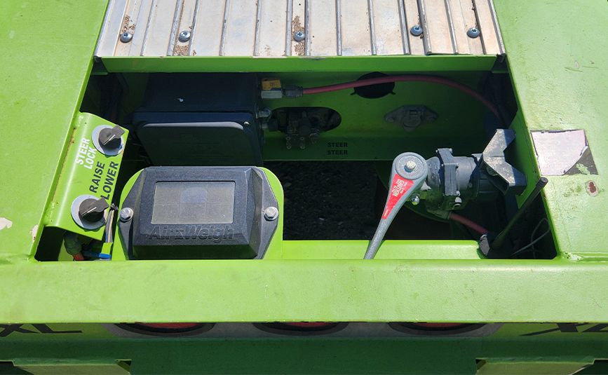 2022 xl specialized xl70hdg double drop trailer - 12 - air weigh scale, raise lower valve