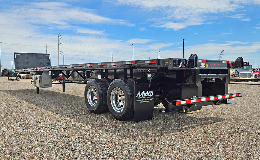 2026 dorsey steel giant flatbed trailer forklift kit - 05 - rear driver side view, forklift bumper