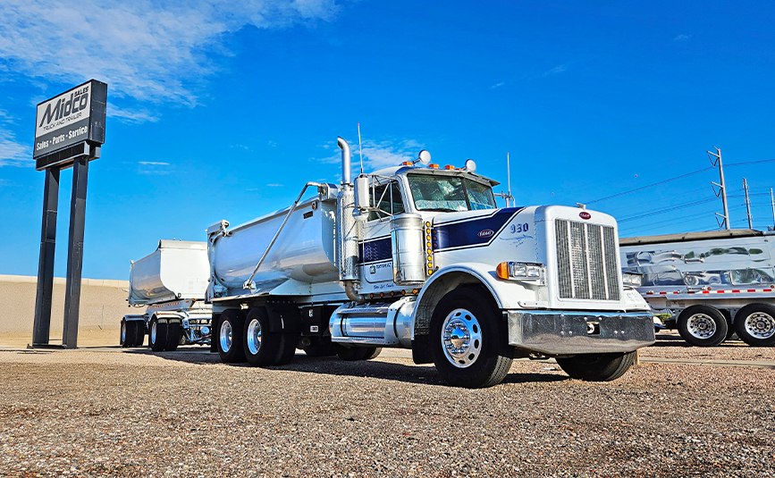 2003 peterbilt 378 transfer truck & trailer - 01 - front passenger side view