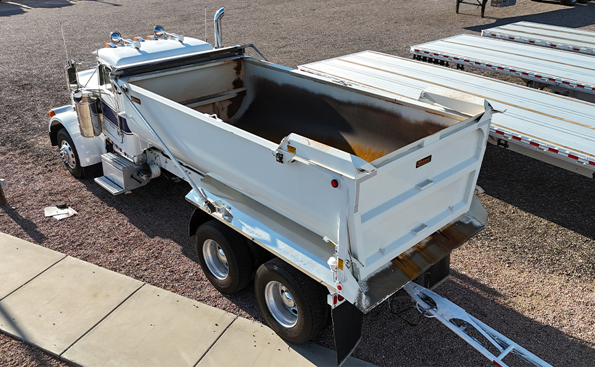 2003 peterbilt 378 transfer truck & trailer - 09 - dump body top view, driver side