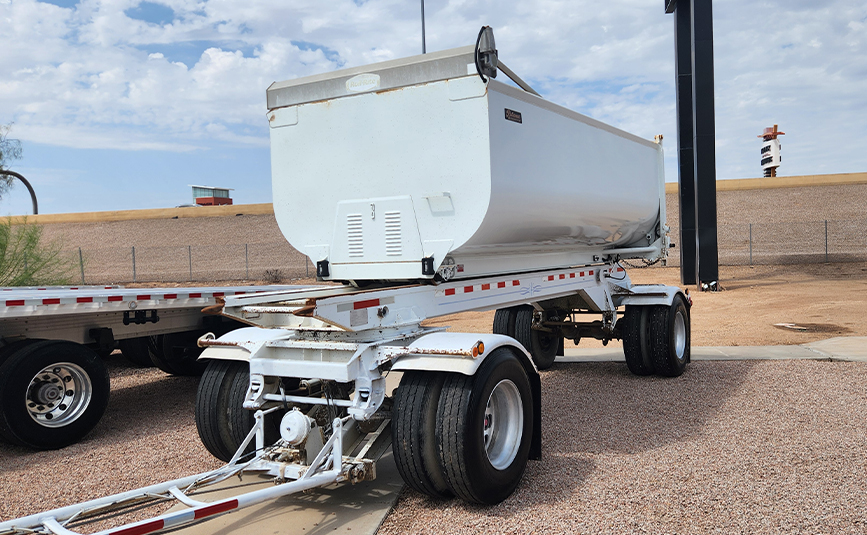 2003 peterbilt 378 transfer truck & trailer - 10 - pup trailer, front view