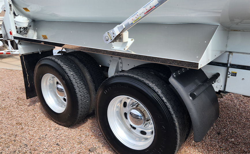 2003 peterbilt 378 transfer truck & trailer - 16 - truck tandem axles, tires, wheels