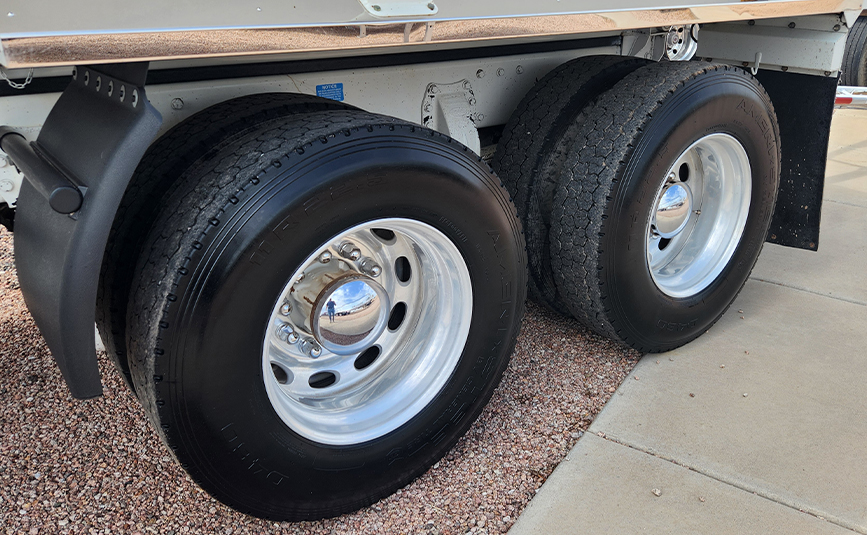 2003 peterbilt 378 transfer truck & trailer - 18 - truck tires, aluminum wheels