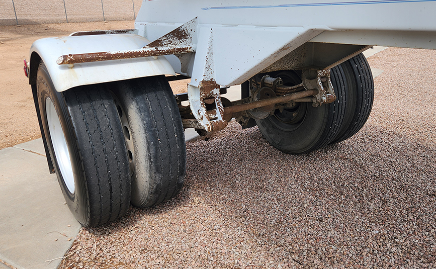 2003 peterbilt 378 transfer truck & trailer - 19 - pup trailer rear axle, tires