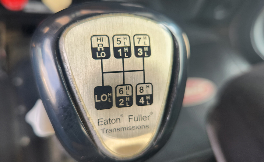2003 peterbilt 378 transfer truck & trailer - 28 - eaton fuller 18 speed transmission shifter