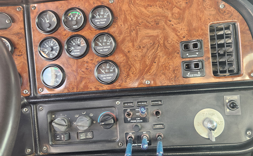 2003 peterbilt 378 transfer truck & trailer - 29 - daash board instrument cluster