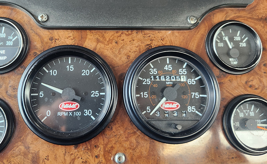 2003 peterbilt 378 transfer truck & trailer - 30 - gauge cluster