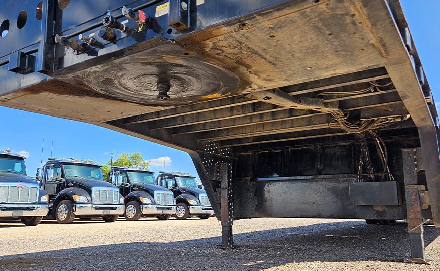 2018 trail eze te80xt hydraulic tail trailer - 07 - bottom view, underneath neck, kingpin