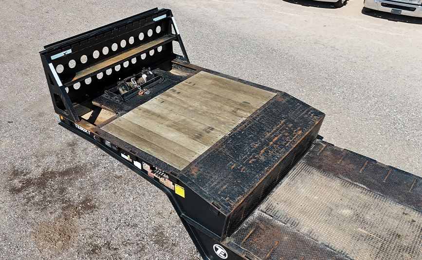 2018 trail eze te80xt hydraulic tail trailer - 08 - top view, upper deck, winch, headboard