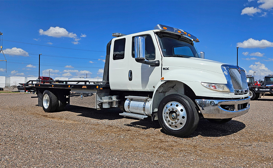 2022 used international mv607 jerr-dan rollltack tow truck - 02 - passenger side view