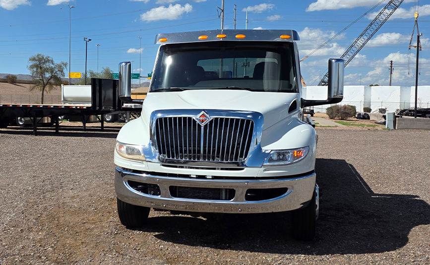 2022 used international mv607 jerr-dan rollltack tow truck - 03 - front view, grill, bumper