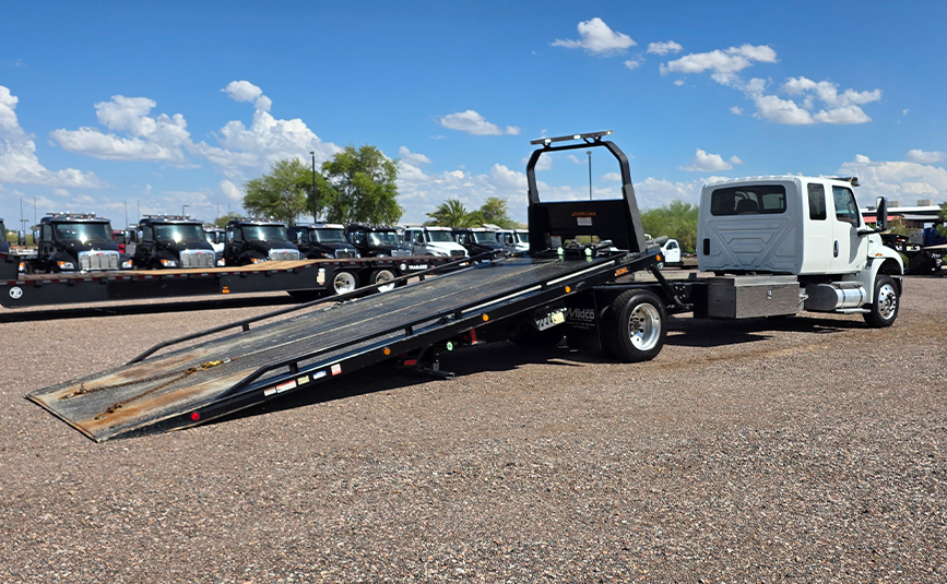2022 used international mv607 jerr-dan rollltack tow truck - 09 - rollback deck tilted down