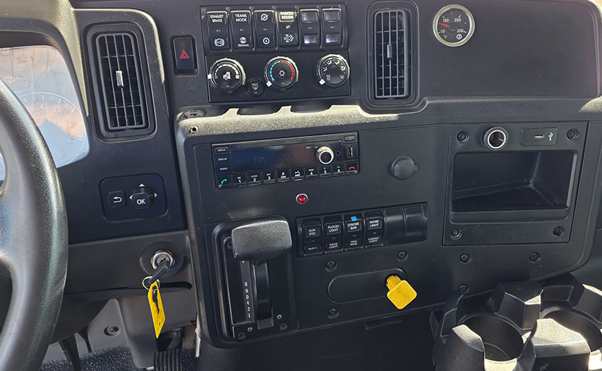 2022 used international mv607 jerr-dan rollltack tow truck - 29 - dashboard