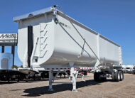 2026 armor lite high side demolition end dump scrap trailer - 02 - front side view, ram, landing legs