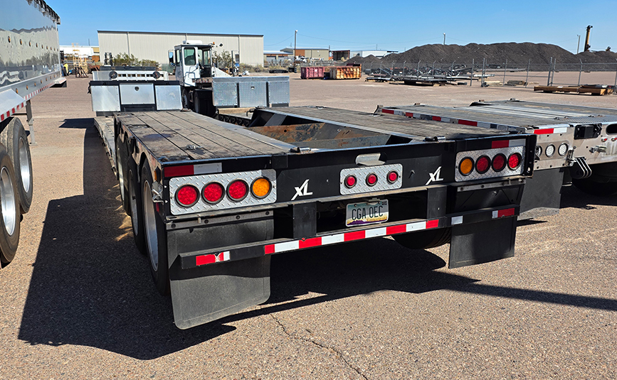 2022 xl specialized xl80 mfg double drop trailer - 05 - trailer rear view, tail lights, rear deck
