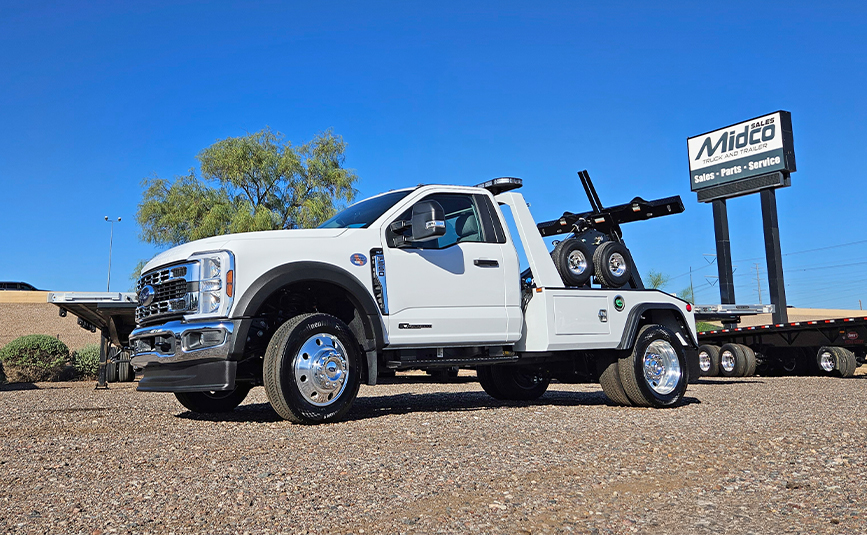 2025 Ford F550 XLT Jerr-Dan MPL-NGS Wrecker Repo Truck - 01 - driver side view, Midco Sales sign