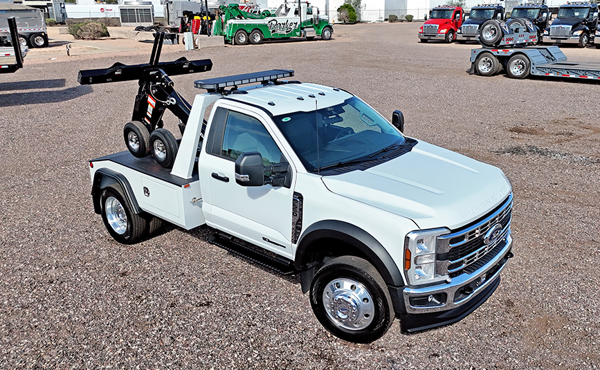 2025 Ford F550 XLT Jerr-Dan MPL-NGS Wrecker Repo Truck - 03 - top view, hood, roof, lightbar