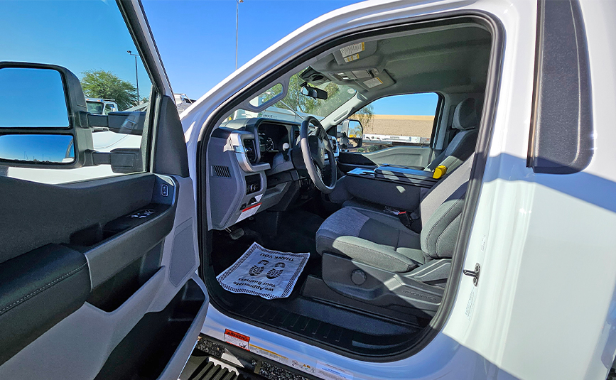 2025 Ford F550 XLT Jerr-Dan MPL-NGS Wrecker Repo Truck - 15 - open driver door, inside cab