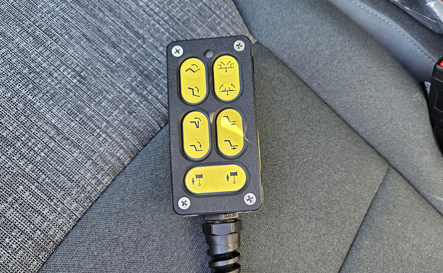 2025 Ford F550 XLT Jerr-Dan MPL-NGS Wrecker Repo Truck - 17 - jerrdan remote