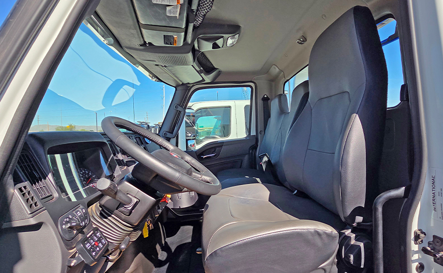 2025 international mv607 Jerr-Dan MPL60 wrecker tow truck - 18 - inside cab