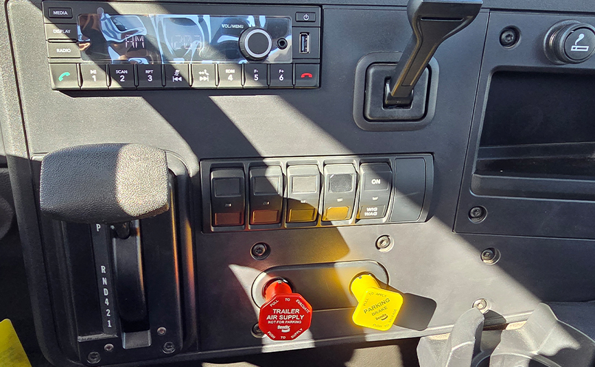 2025 international mv607 Jerr-Dan MPL60 wrecker tow truck - 20 - dash shift lever