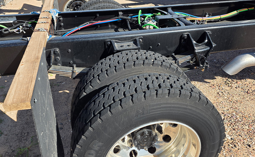 2025 international mv607 chassis - 04 - rear axle, tires