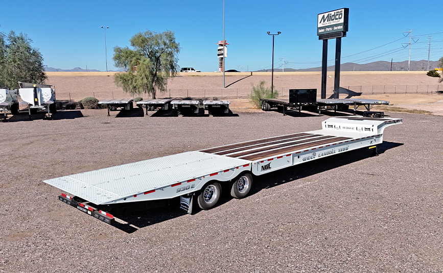 2026 landoll 930 E-51-15 traveling tail trailer - 01 - full trailer view, aerial view