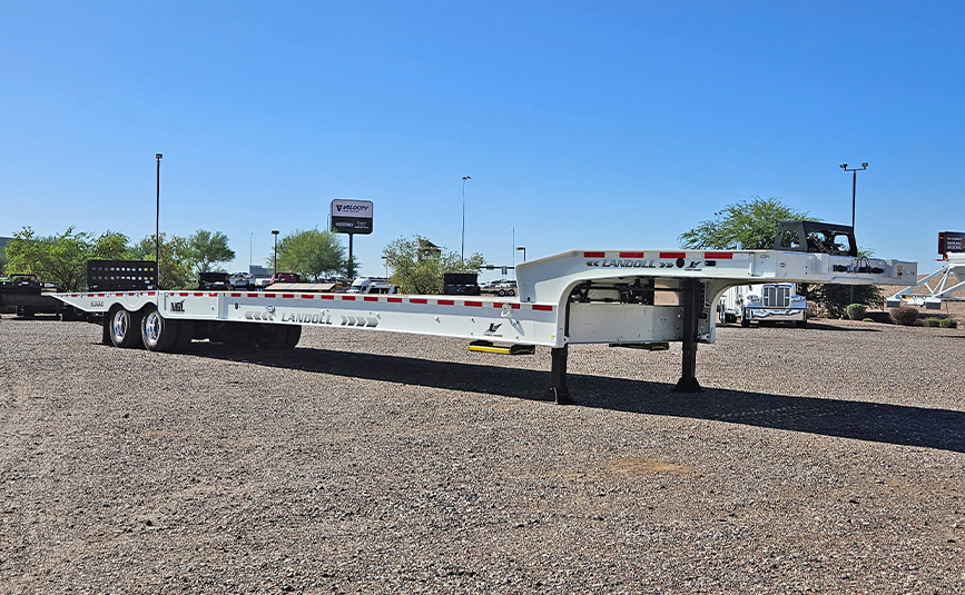 2026 landoll 930 E-51-15 traveling tail trailer - 04 - low angle, side view