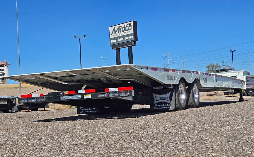 2026 landoll 930 E-51-15 traveling tail trailer - 06 - low angle, rear view, bumper, tail lights