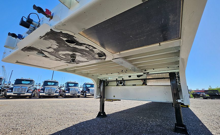 2026 landoll 930 E-51-15 traveling tail trailer - 09-2 - under gooseneck, kingpin, landing gear