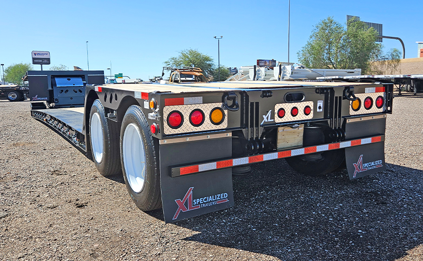 2026 used xl specialized xl80 HDGE extendable double drop trailer -18 - trailer rear, tail lights, brake lights, mud flaps