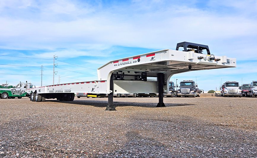 2026 landoll 930 traveling tail trailer - 02 - low angle side view