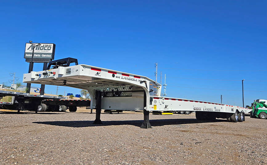 2026 landoll 930 traveling tail trailer - 04 - low angle, side view, king pin, landing legs