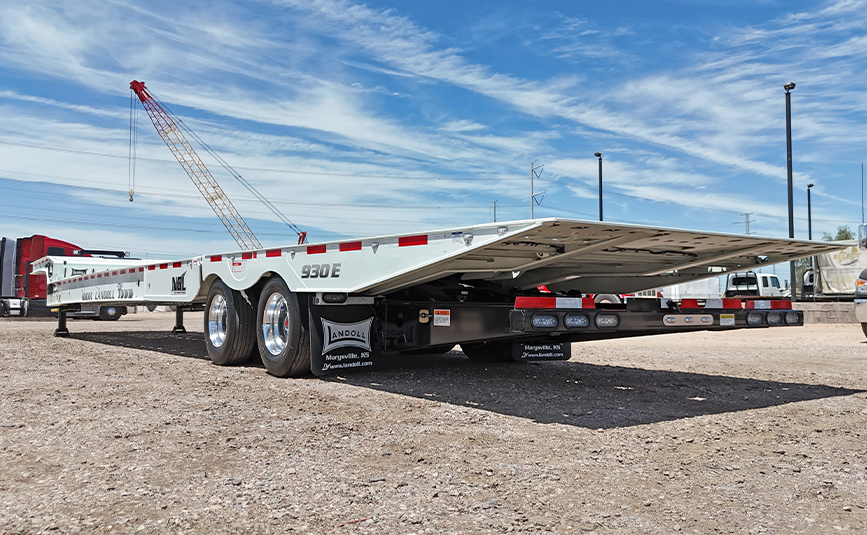 2026 landoll 930 traveling tail trailer - 05 - rear view, hydraulic tail