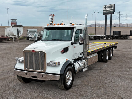 2027 peterbilt 567 jerr-dan industrial carrier transporter tow truck - 01 - for sale at Midco Sales