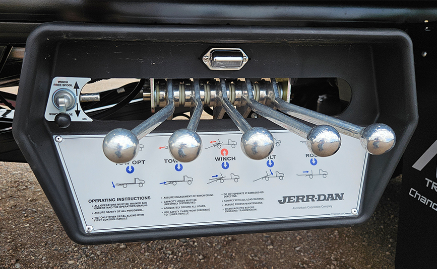 2027 peterbilt 567 jerr-dan industrial carrier transporter tow truck - 17 - control panel