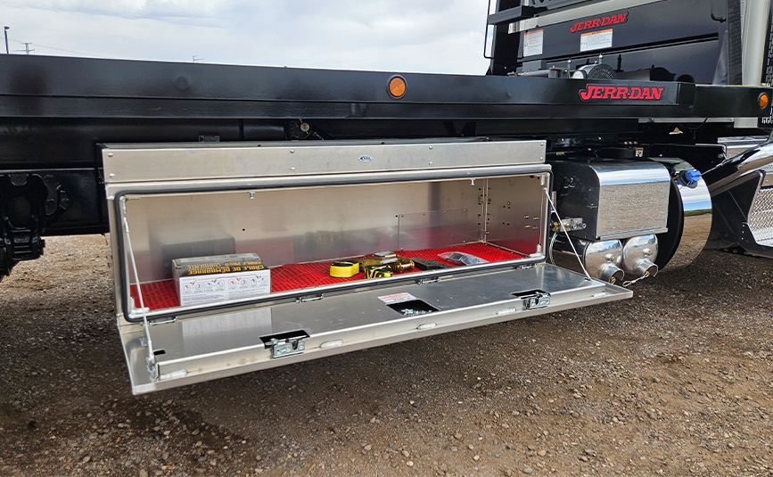 2027 peterbilt 567 jerr-dan industrial carrier transporter tow truck - 21 - toolbox